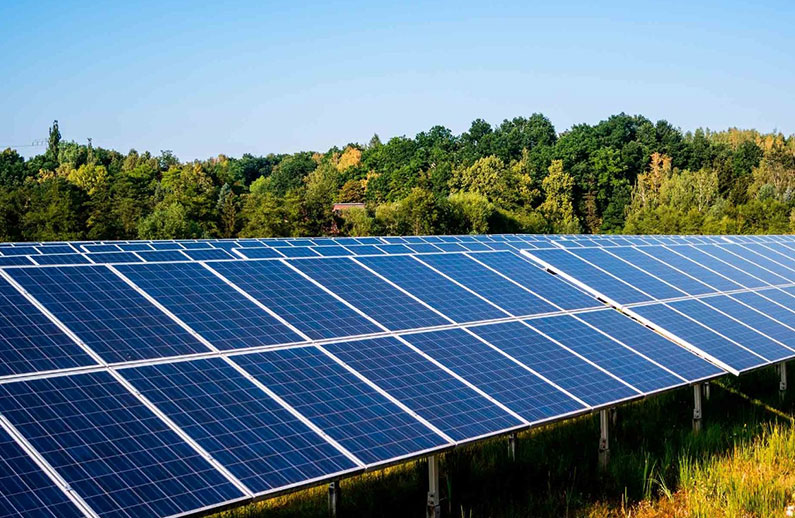 Los 5 principales beneficios del almacenamiento de energía solar en proyectos comerciales