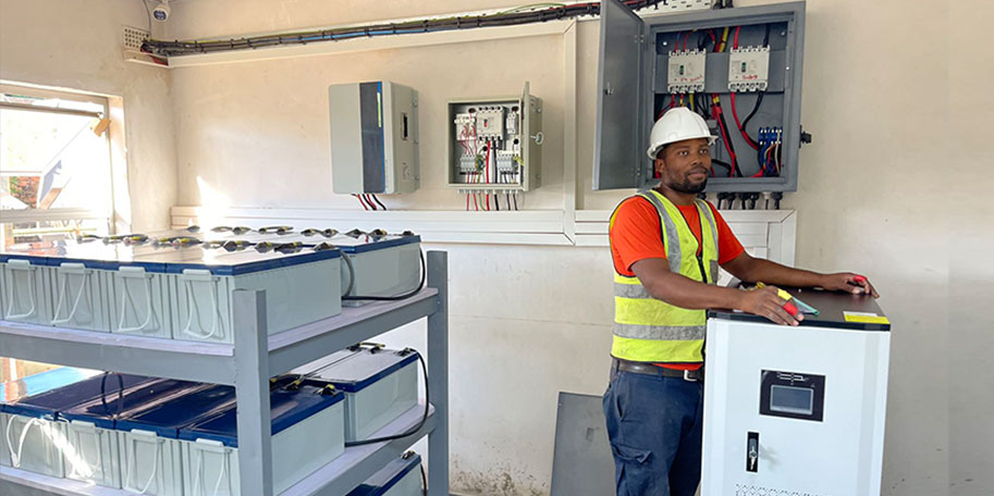 Sistema solar autónomo de 65 kW para una fábrica en Zimbabue