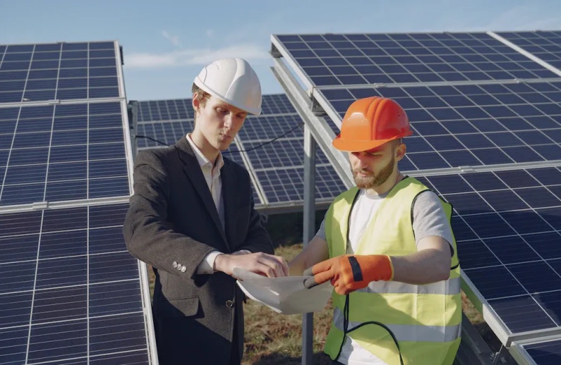 How to Evaluate a Commercial Off Grid Solar System Supplier: 10 Questions Every Buyer Must Ask ?